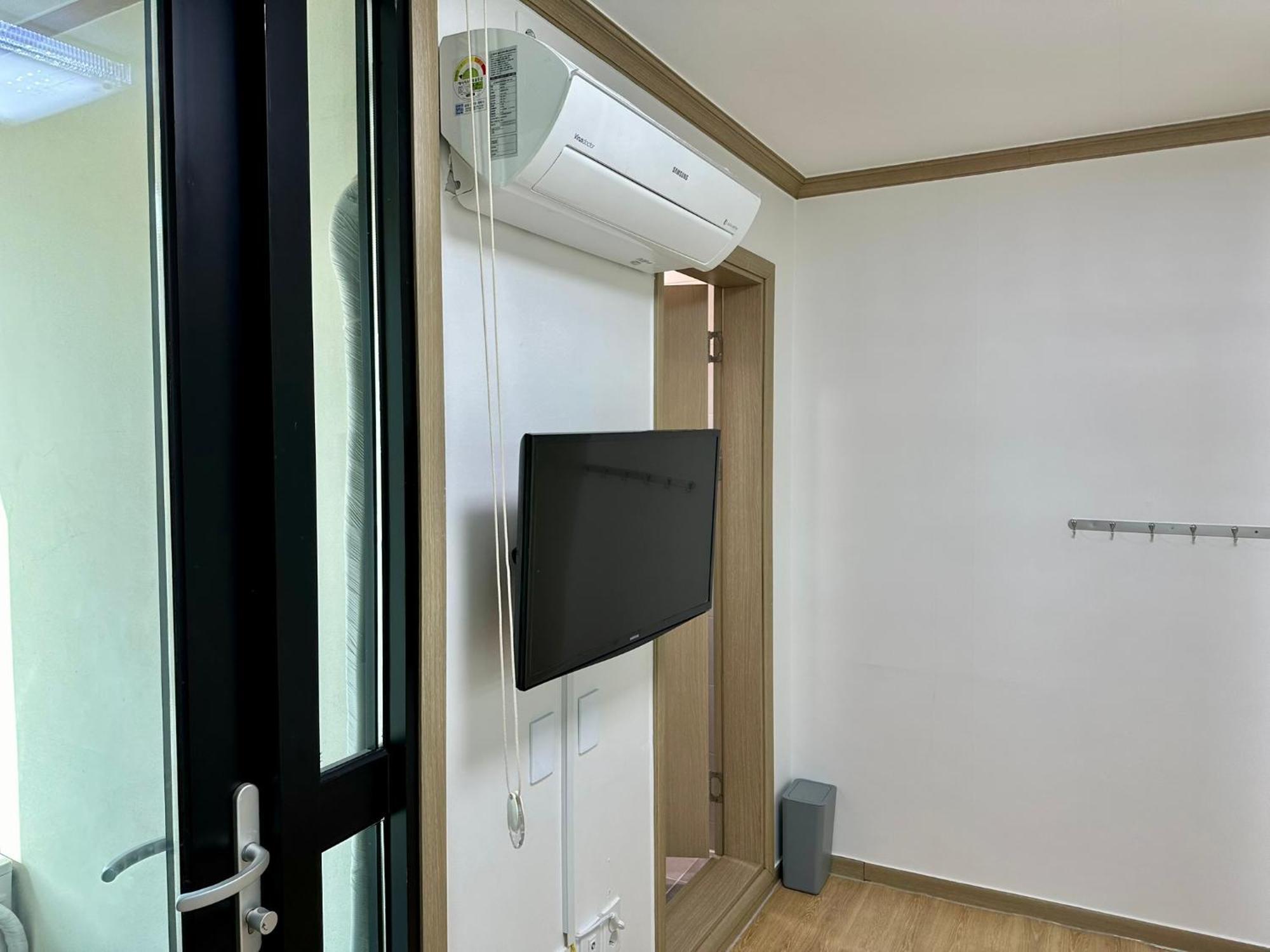 Bed and Breakfast Fullhouse 6To10 Каннин Екстер'єр фото