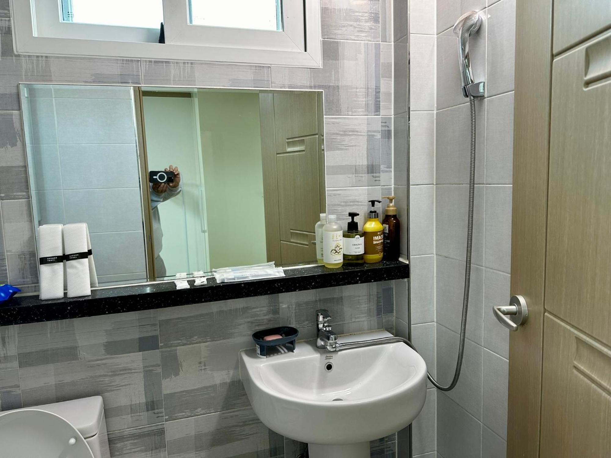 Bed and Breakfast Fullhouse 6To10 Каннин Екстер'єр фото