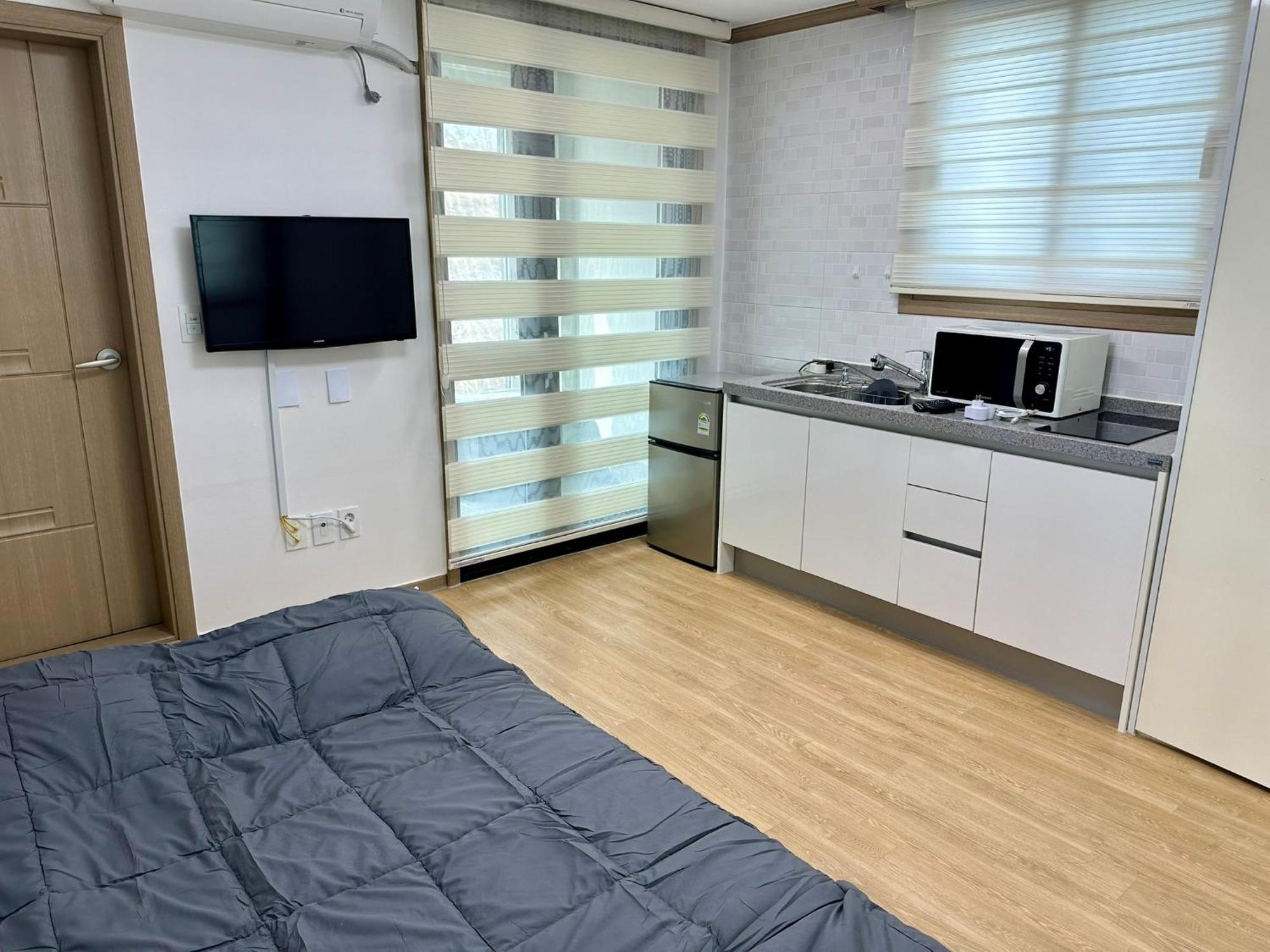 Bed and Breakfast Fullhouse 6To10 Каннин Екстер'єр фото