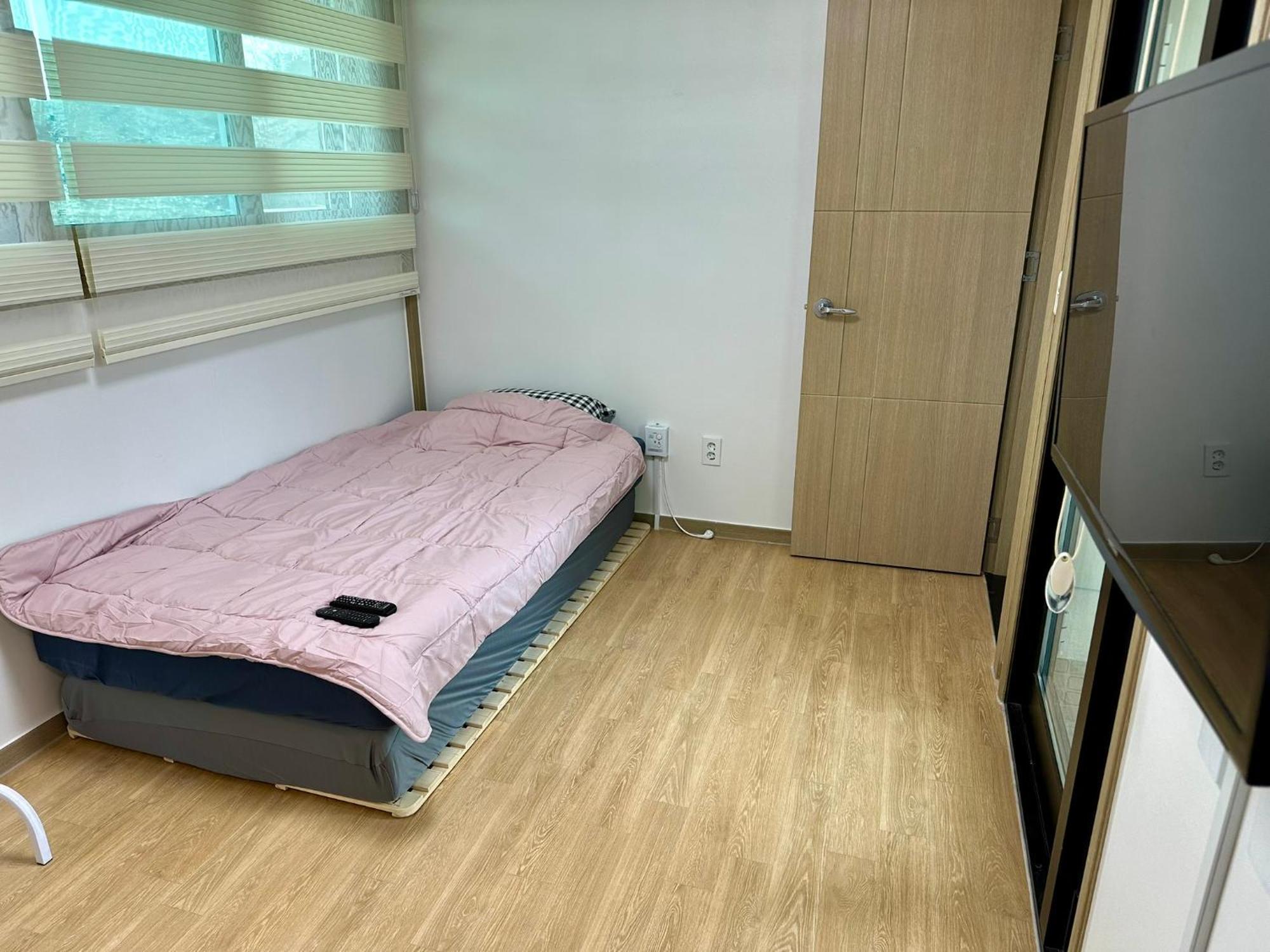 Bed and Breakfast Fullhouse 6To10 Каннин Екстер'єр фото